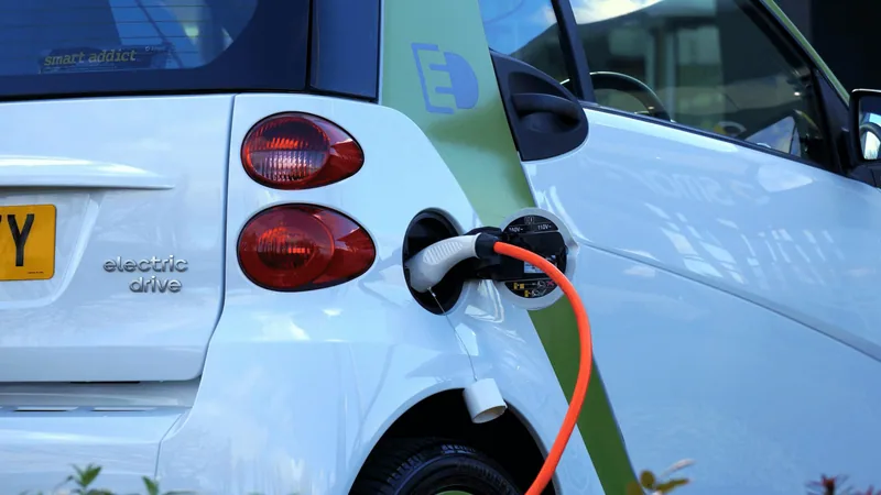 Elektrische auto's met bi-directioneel laden gaan stroomnet ontlasten
